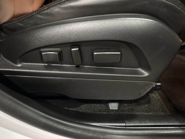 Used 2016 Chevrolet Equinox LTZ w/ Enhanced Convenience Package image 25