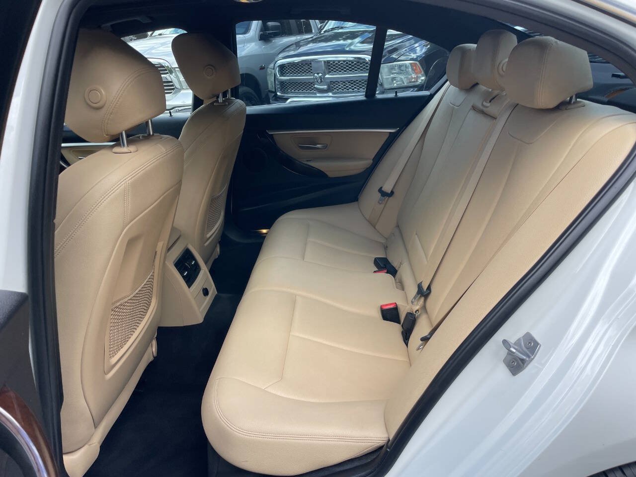 Used 2017 BMW 330i Sedan RWD image 19