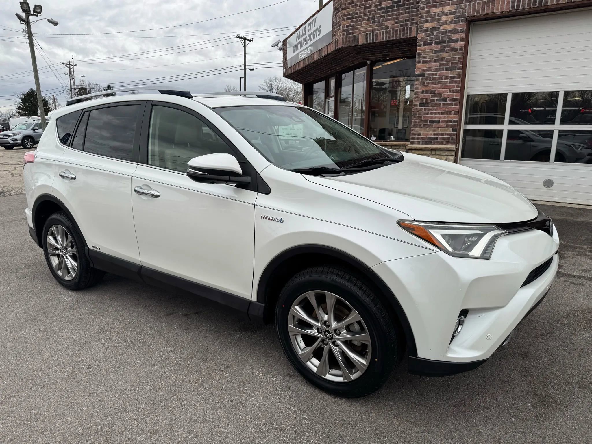 Used 2017 Toyota RAV4 Limited w/ Advanced Technology Package image 21