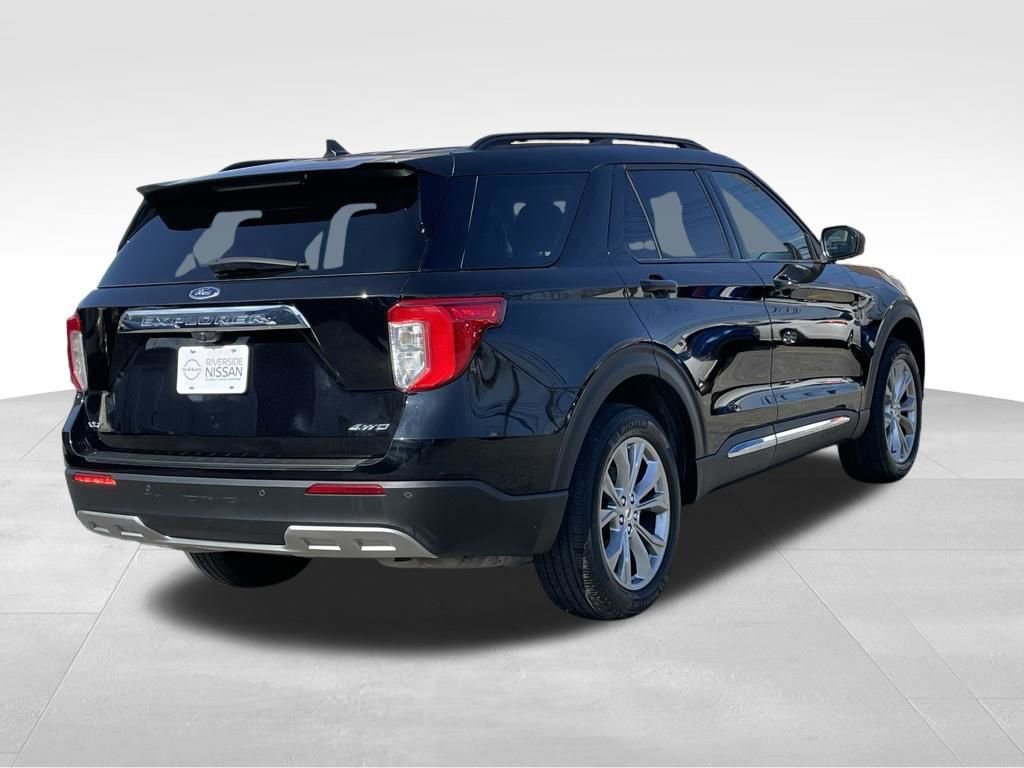 Used 2022 Ford Explorer XLT w/ Equipment Group 202A AWD/4WD image 4