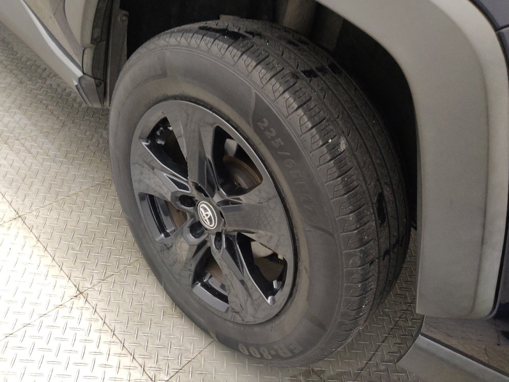 Used 2020 Toyota RAV4 XLE AWD/4WD image 31