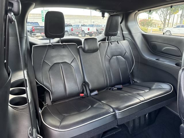 Used 2025 Chrysler Pacifica Limited FWD image 32