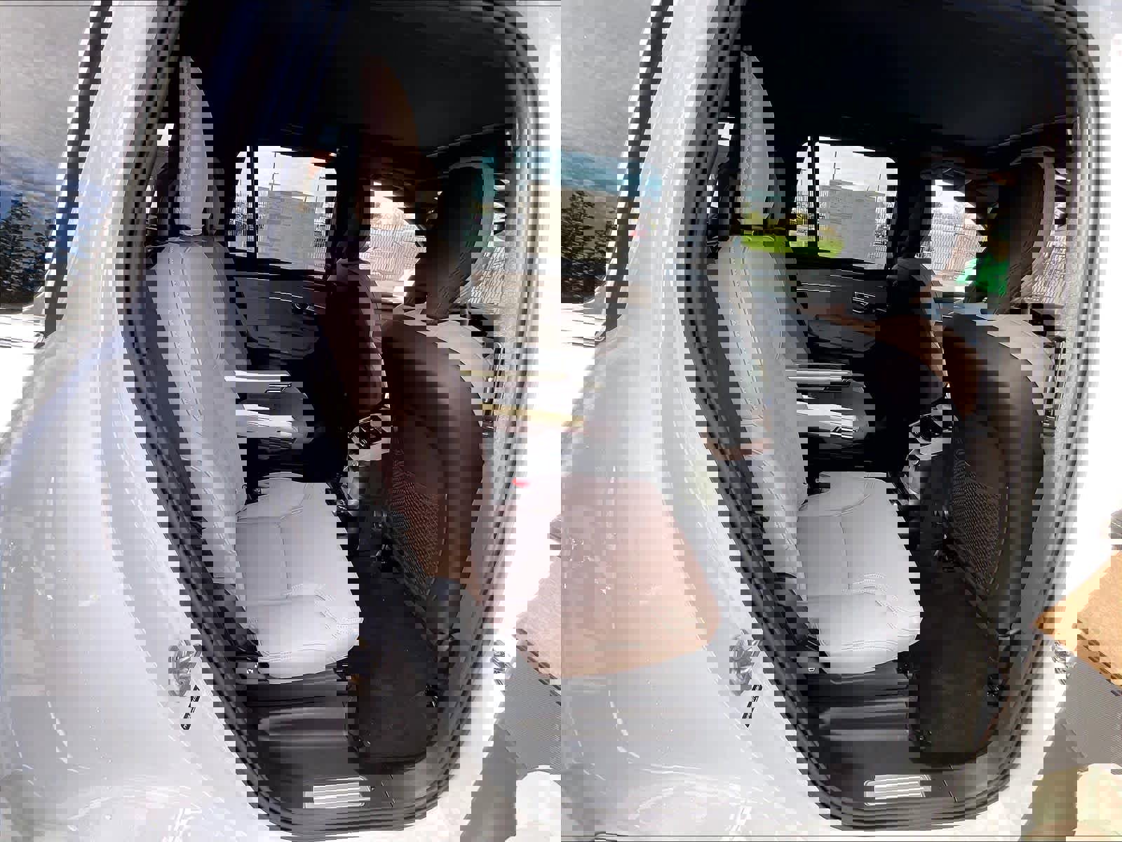 New 2026 Volvo XC90 T8 Plus w/ Protection Package Premier image 27