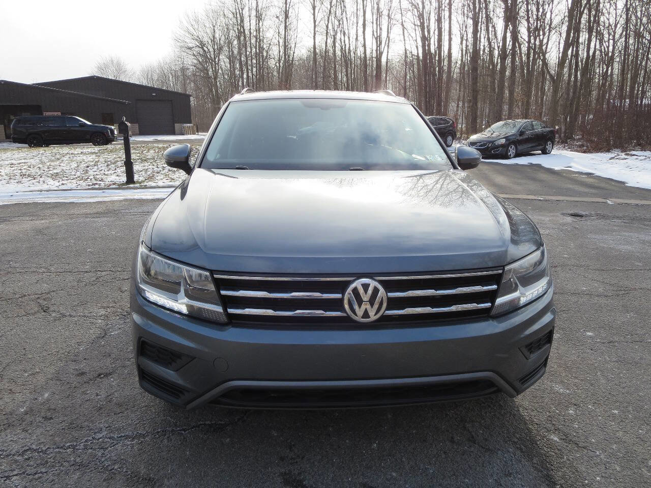 Used 2020 Volkswagen Tiguan SE w/ Panoramic Sunroof Package image 2