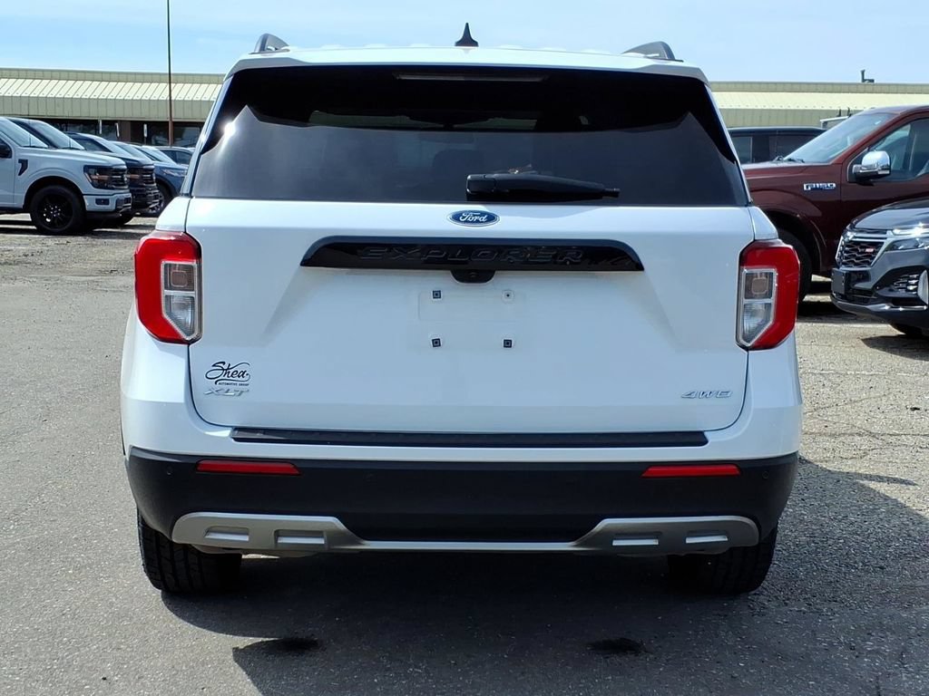 Used 2023 Ford Explorer XLT w/ Equipment Group 202A AWD/4WD image 4
