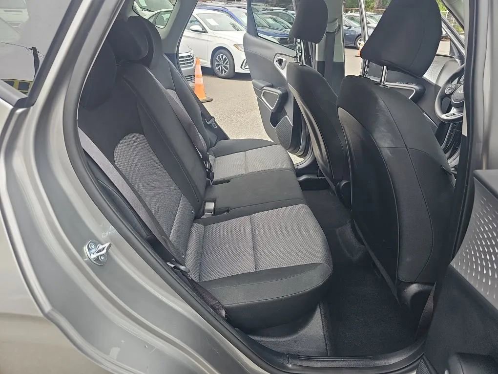 Used 2025 Kia Soul LX w/ LX Technology Package FWD image 16
