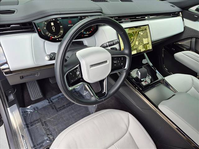 Used 2025 Land Rover Range Rover Sport AWD/4WD image 9