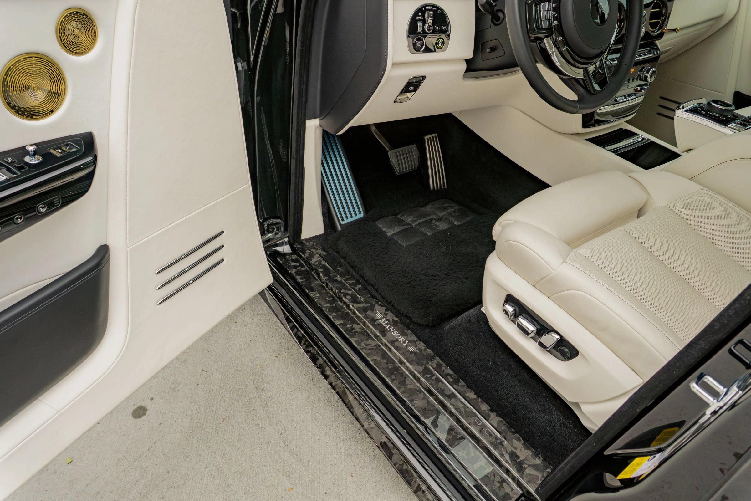 Used 2024 Rolls-Royce Phantom Sedan RWD image 94