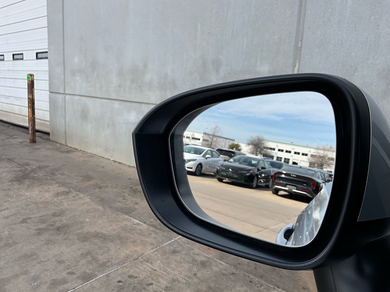 Used 2025 Nissan Rogue SV FWD image 19