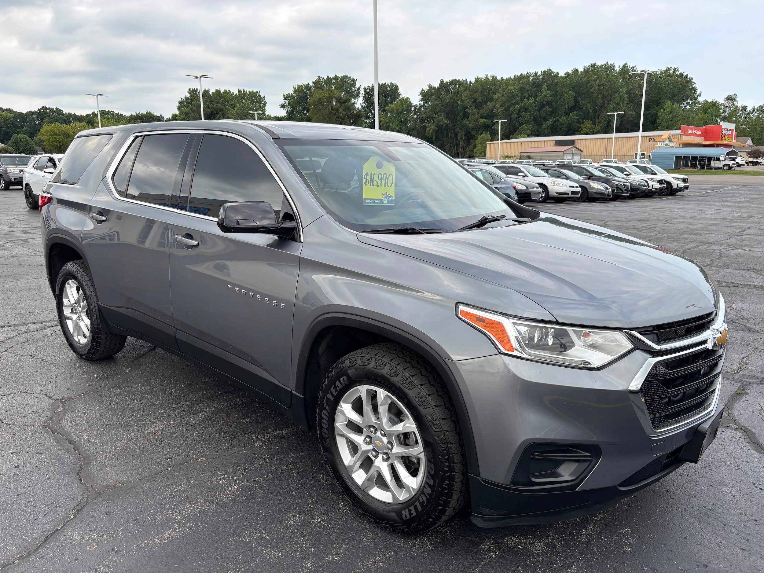 Used 2020 Chevrolet Traverse LS AWD/4WD image 2