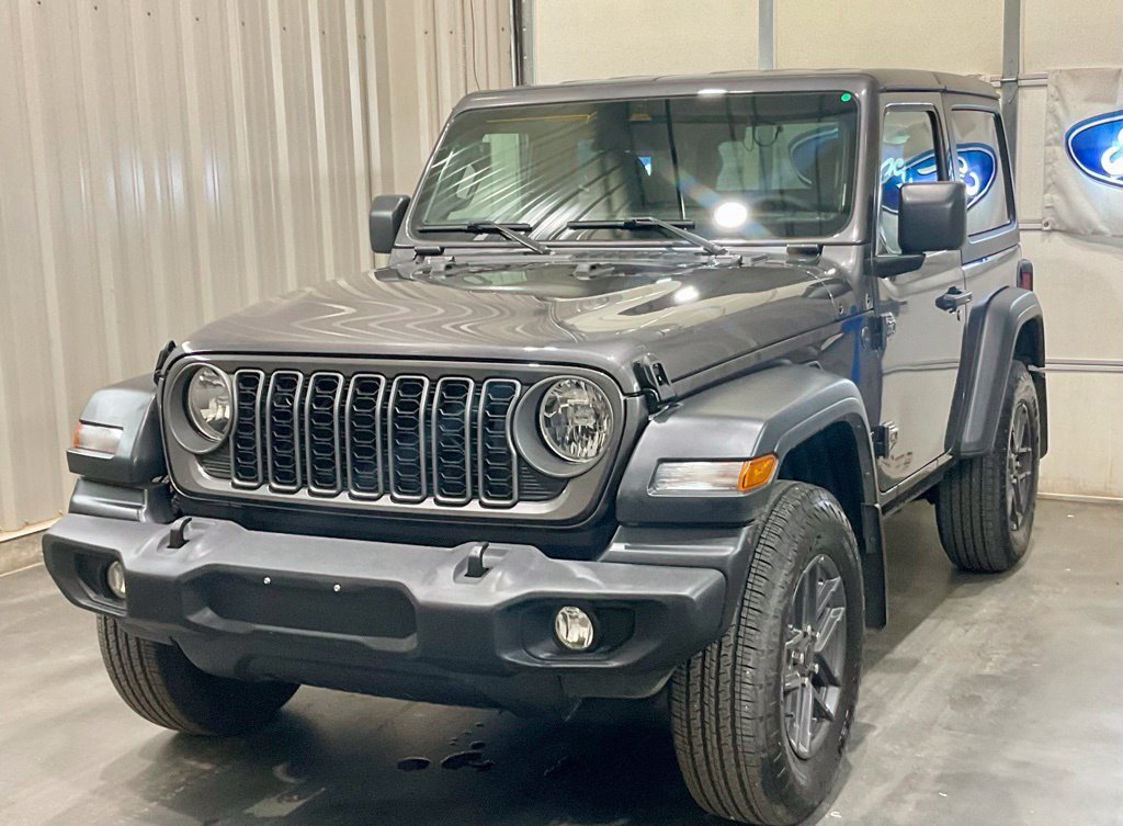 Used 2025 Jeep Wrangler Sport AWD/4WD image 5