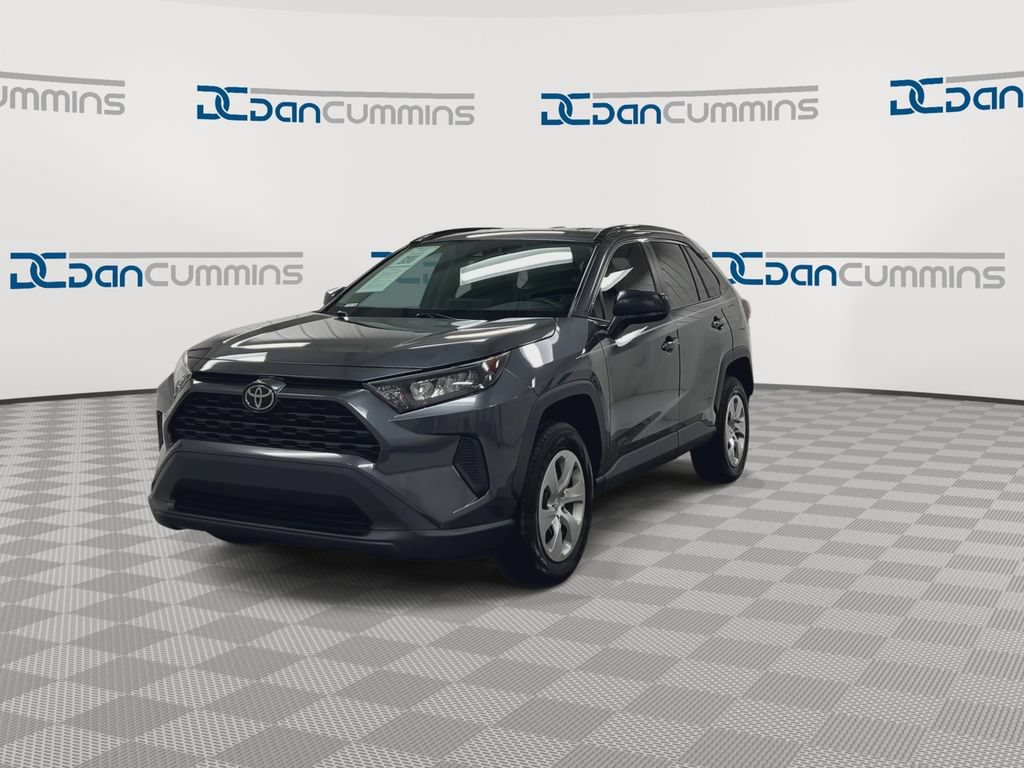 Used 2021 Toyota RAV4 LE FWD image 4