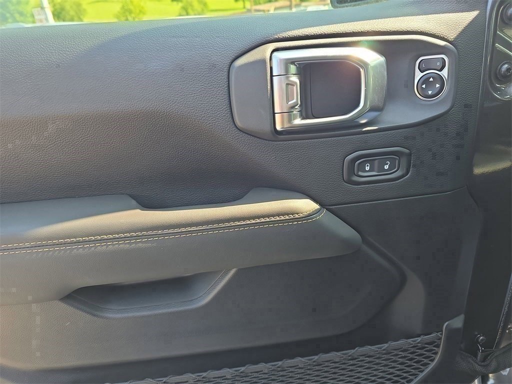 New 2025 Jeep Gladiator Sport image 12