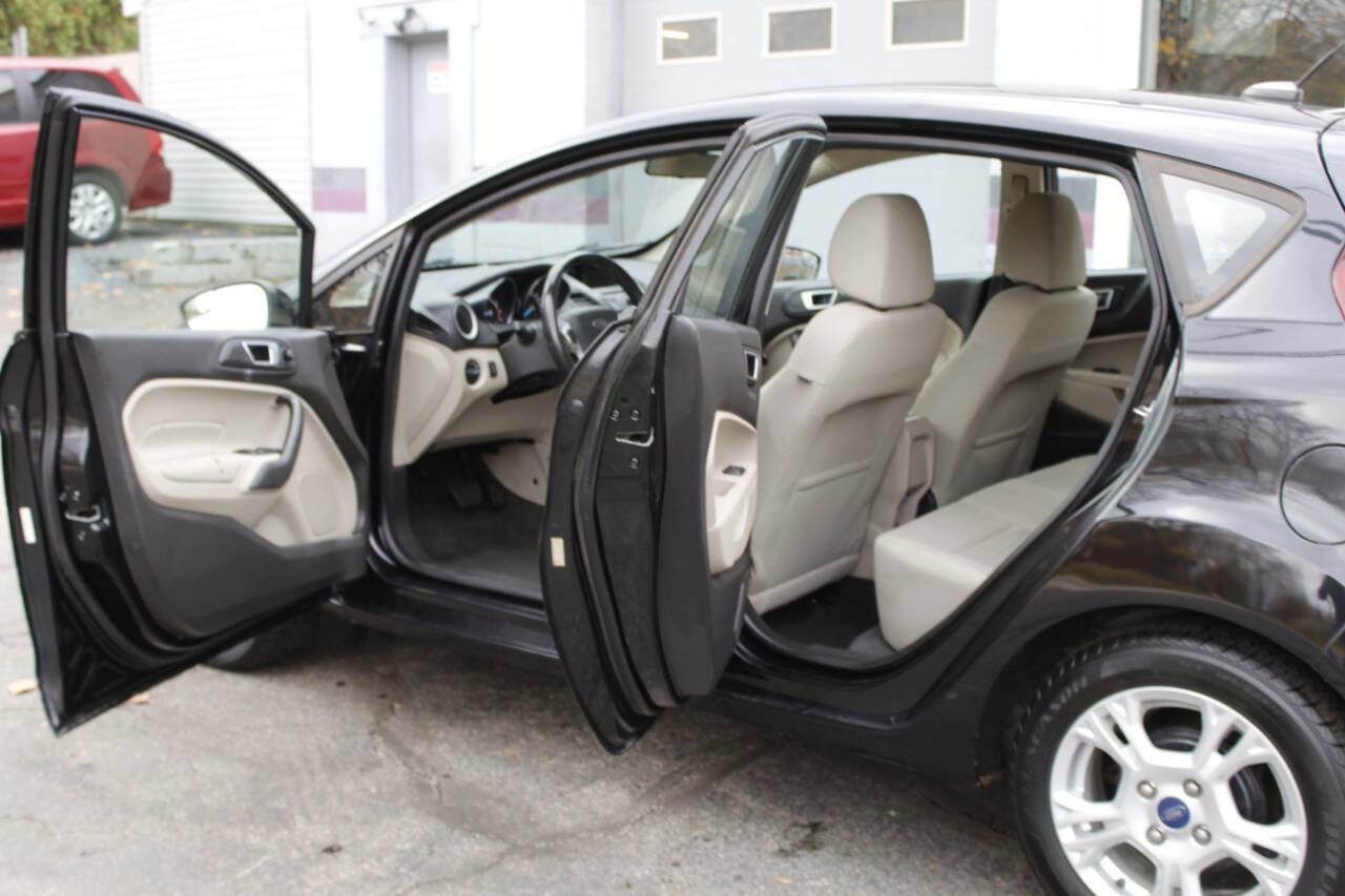 Used 2015 Ford Fiesta SE image 30