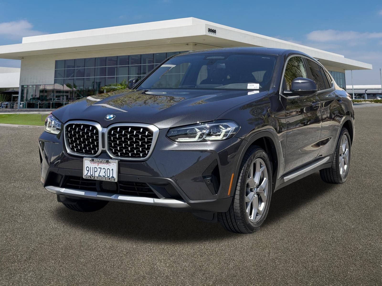 Used 2025 BMW X4 xDrive30i w/ Premium Package AWD/4WD image 4