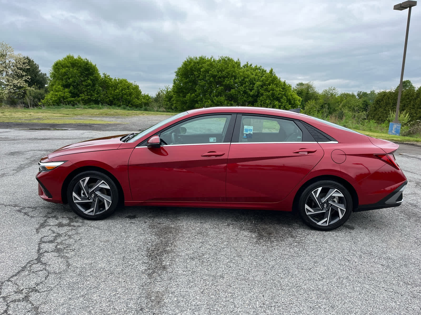 Used 2025 Hyundai Elantra Limited FWD image 7