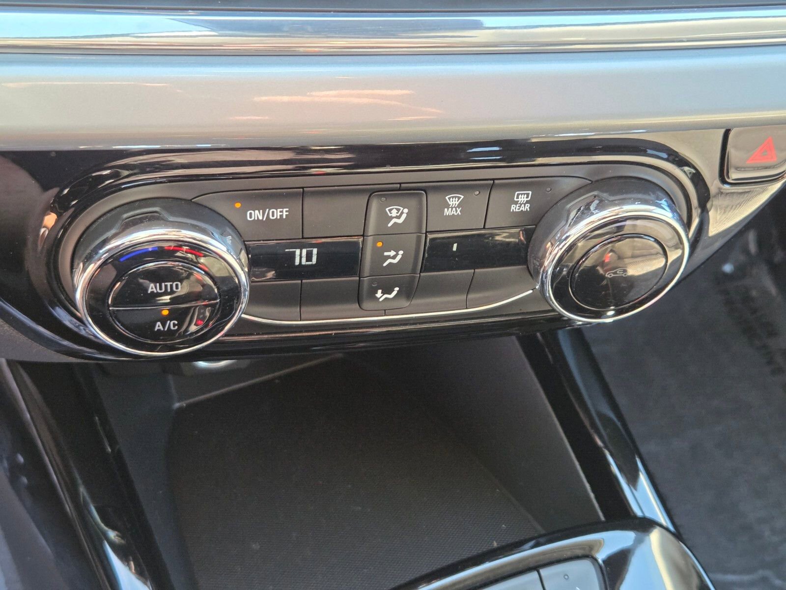 Used 2025 Chevrolet Trax LT FWD image 21