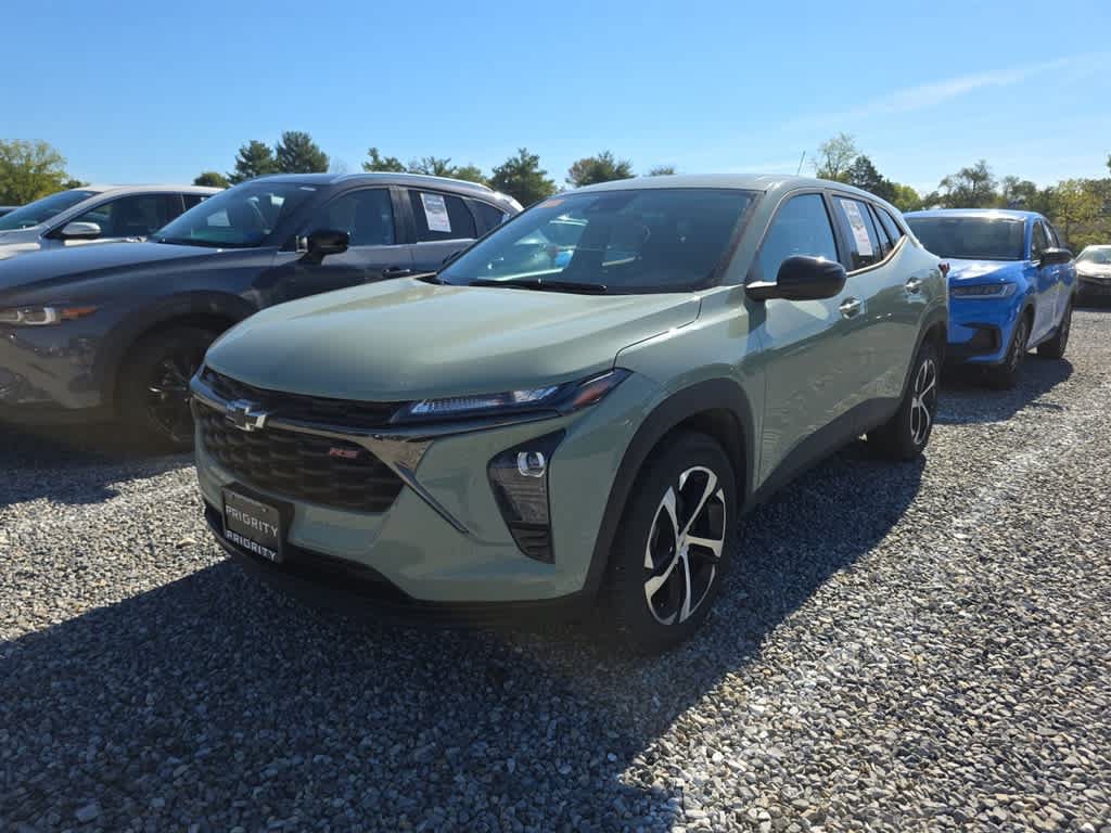 Used 2024 Chevrolet Trax RS FWD image 2