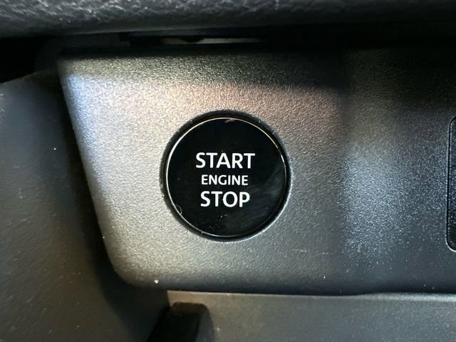 Used 2024 Nissan Rogue SV image 32