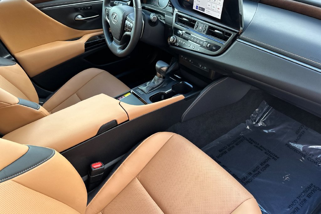 Used 2024 Lexus ES 350 w/ Premium Package FWD image 14