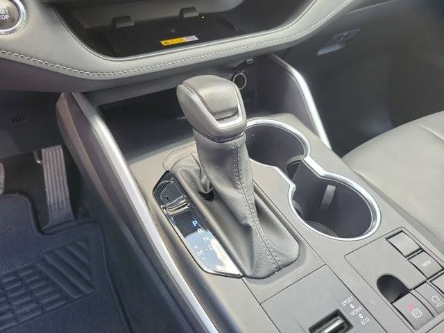 Used 2023 Toyota Highlander XLE FWD image 33