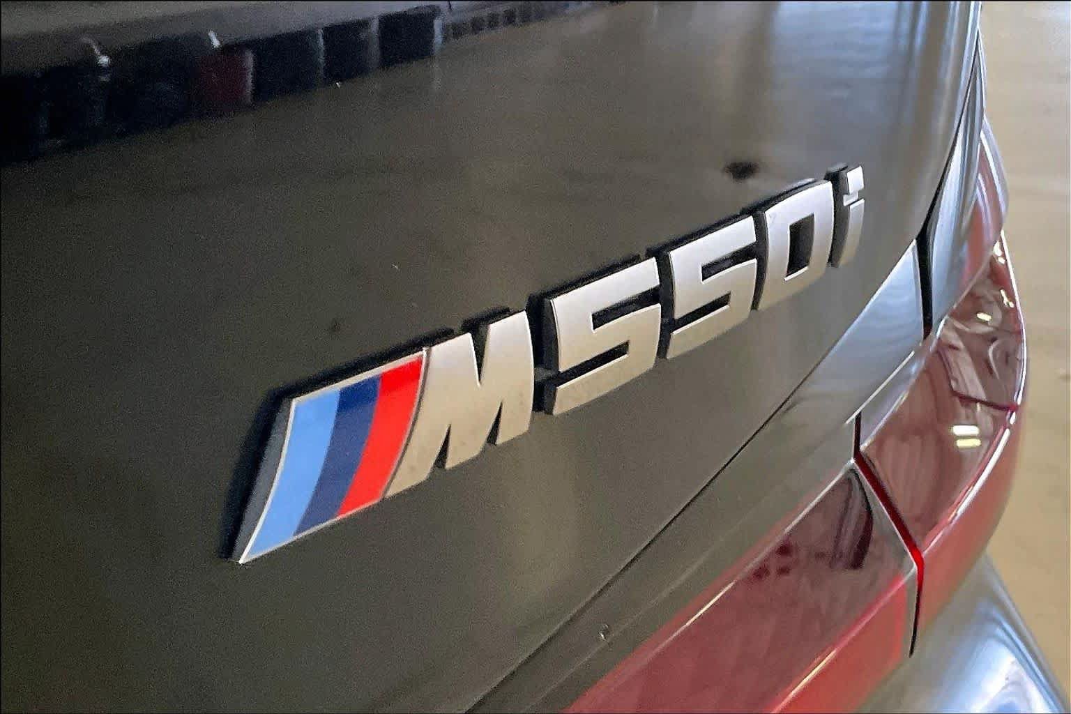 Used 2022 BMW M550i xDrive w/ Executive Package AWD/4WD image 9