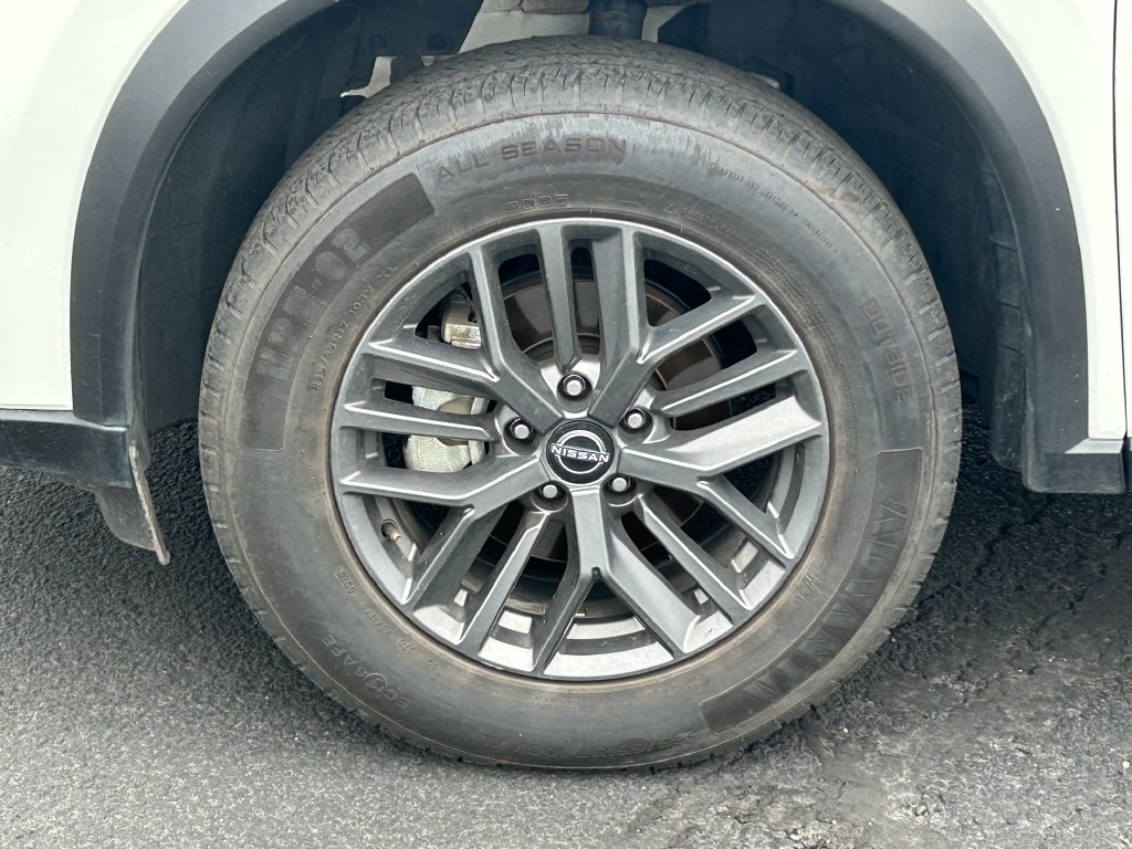 Used 2024 Nissan Rogue S FWD image 11