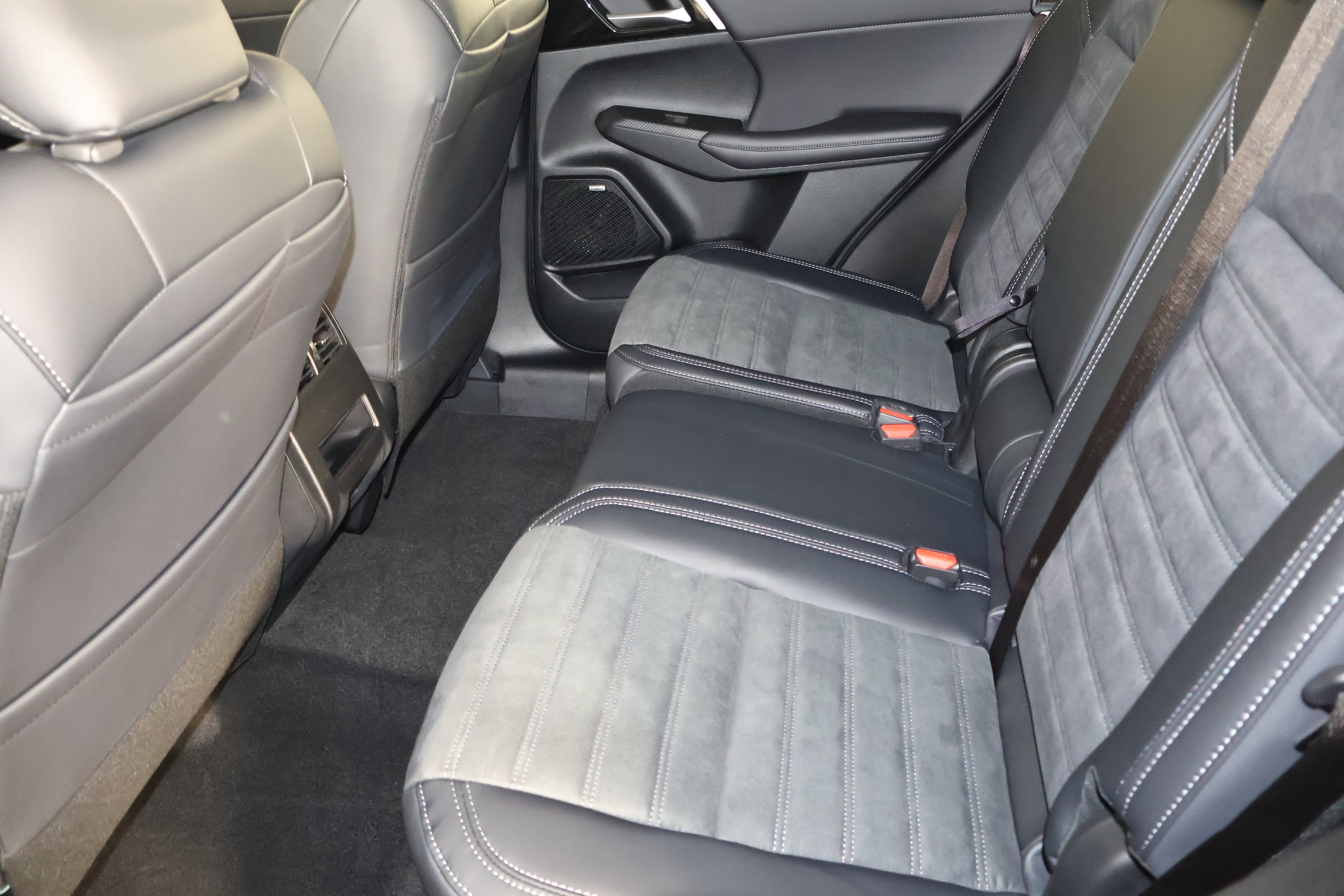 New 2026 Mitsubishi Outlander Trail Edition image 17