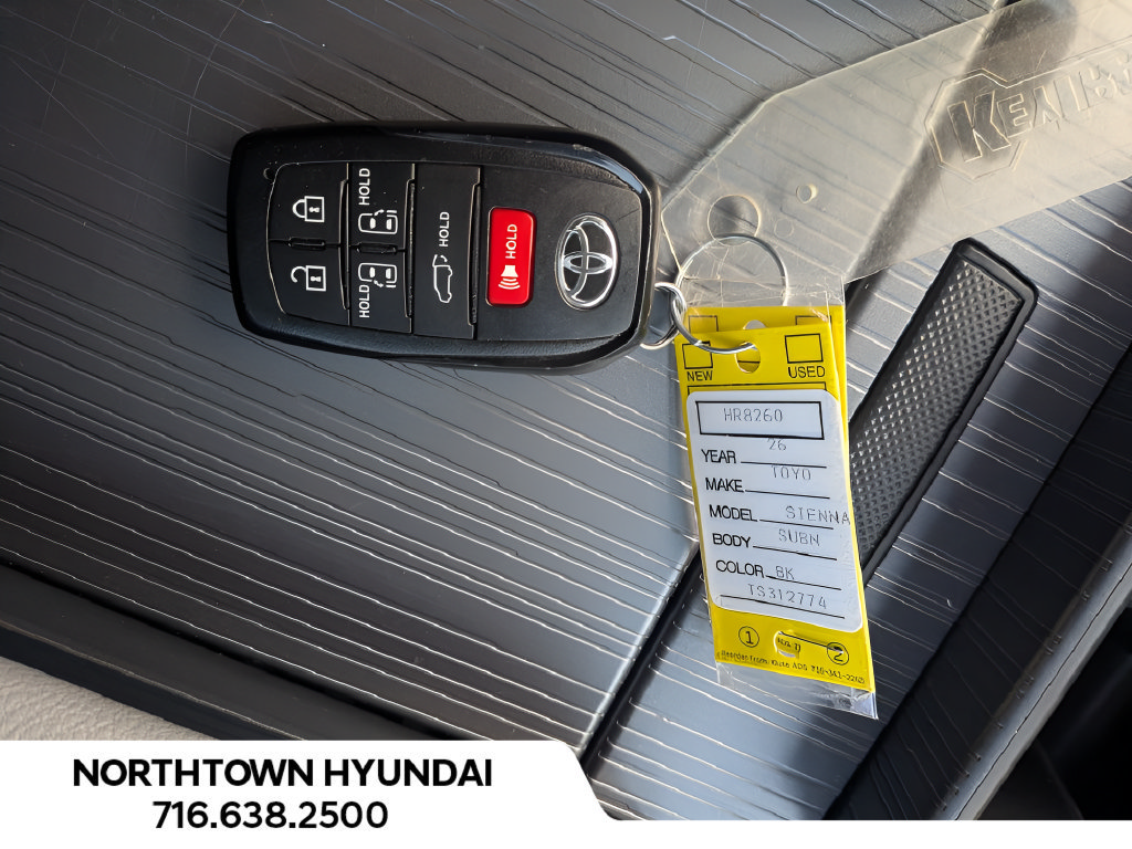 Used 2026 Toyota Sienna XLE FWD image 19