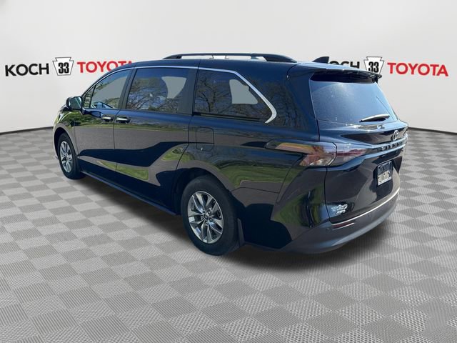 Used 2023 Toyota Sienna XLE AWD/4WD image 6