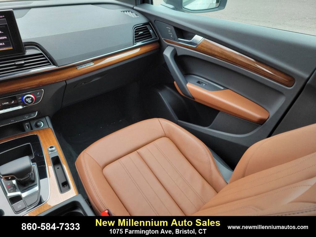 Used 2025 Audi Q5 2.0T Premium w/ Convenience Plus Package image 13