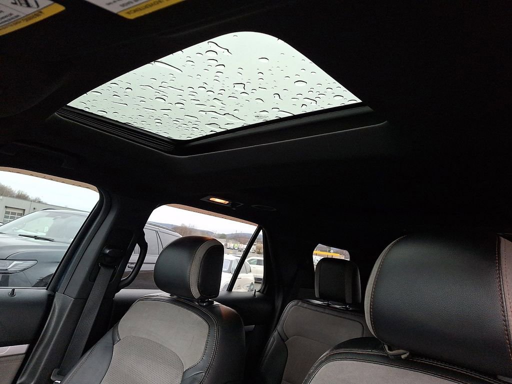 Certified 2017 Ford Explorer XLT w/ Equipment Group 202A image 15