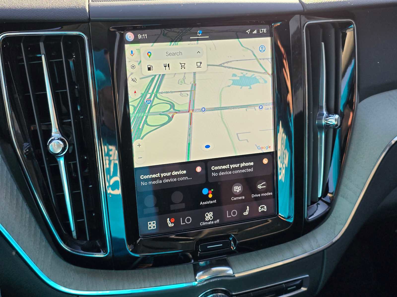 Certified 2025 Volvo XC60 B5 Plus image 27