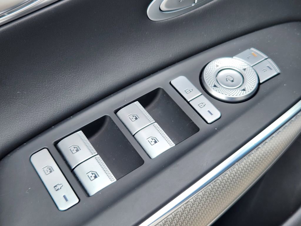 Used 2023 Genesis GV70 2.5T w/ Sport Prestige Package image 15