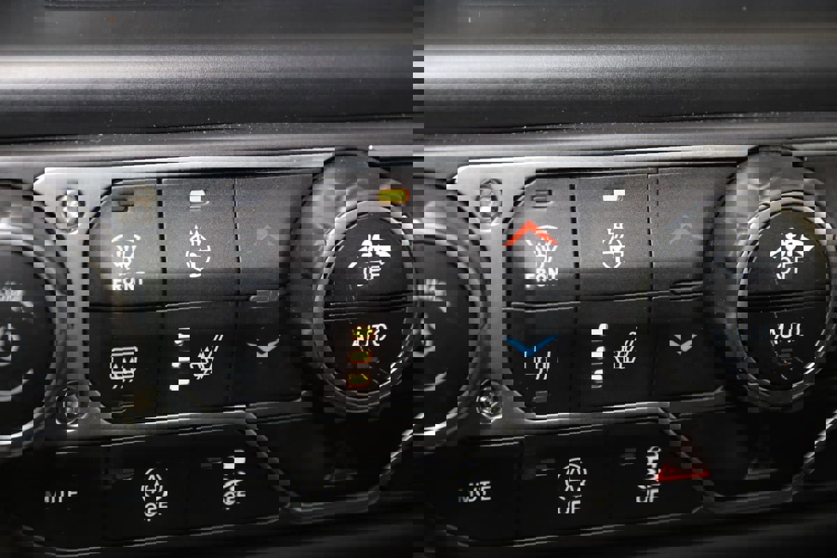 Used 2022 Jeep Wrangler Unlimited Sahara w/ Cold Weather Group image 8