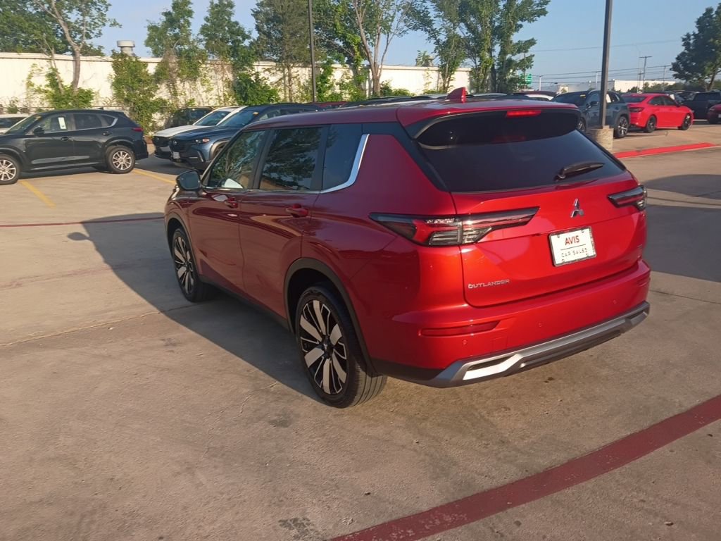 Used 2025 Mitsubishi Outlander SE image 12