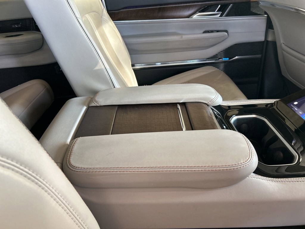 Used 2023 Jeep Grand Wagoneer L Series II image 40