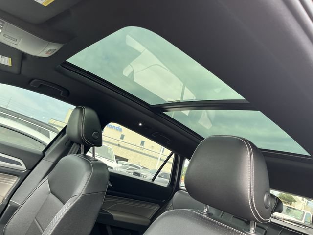 Used 2023 Volkswagen Atlas Cross Sport SEL R-Line AWD/4WD image 18