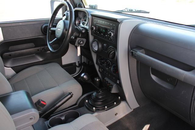 Used 2007 Jeep Wrangler Rubicon w/ Dual Top Group AWD/4WD image 17