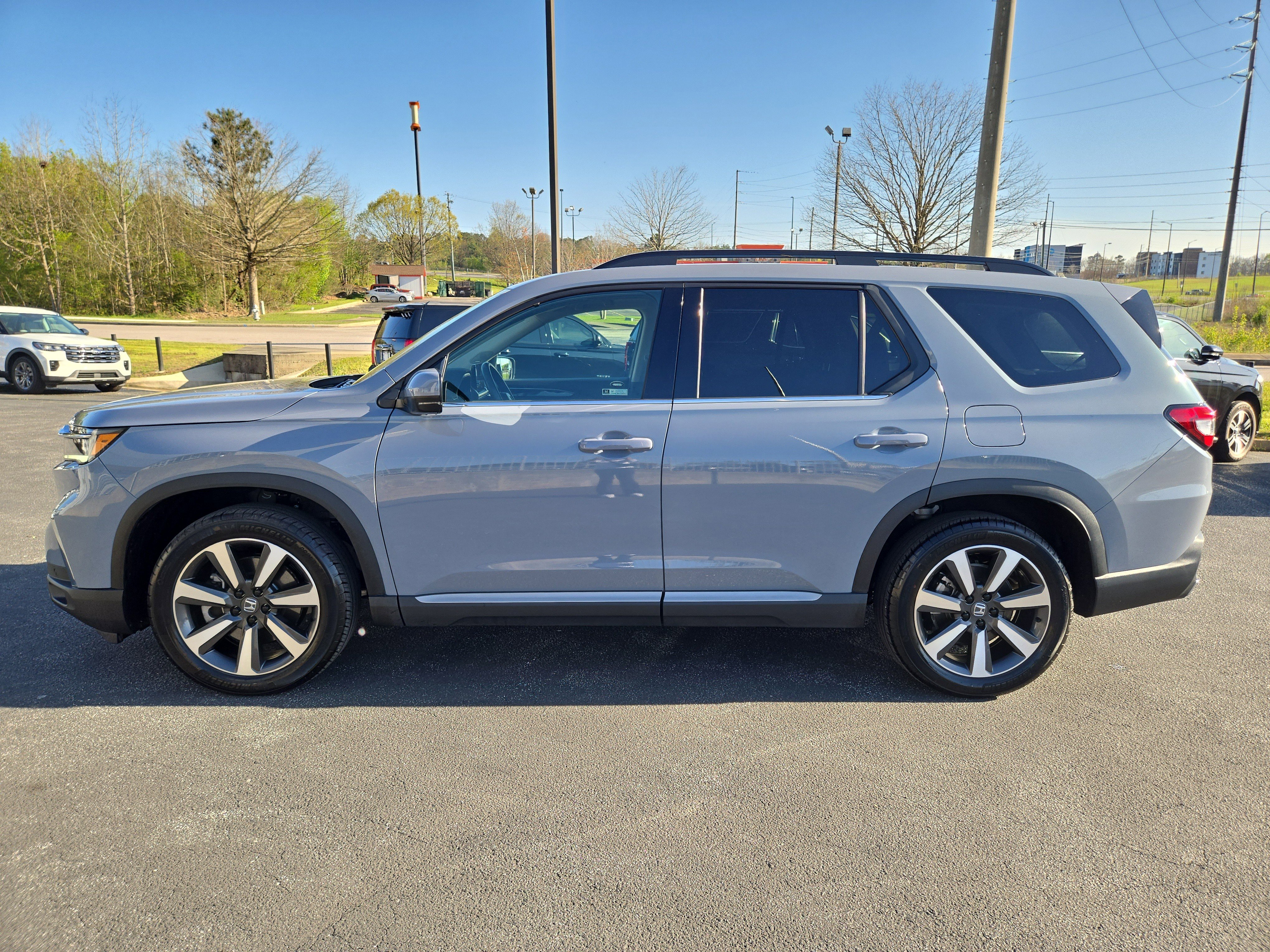 Used 2024 Honda Pilot Touring image 10