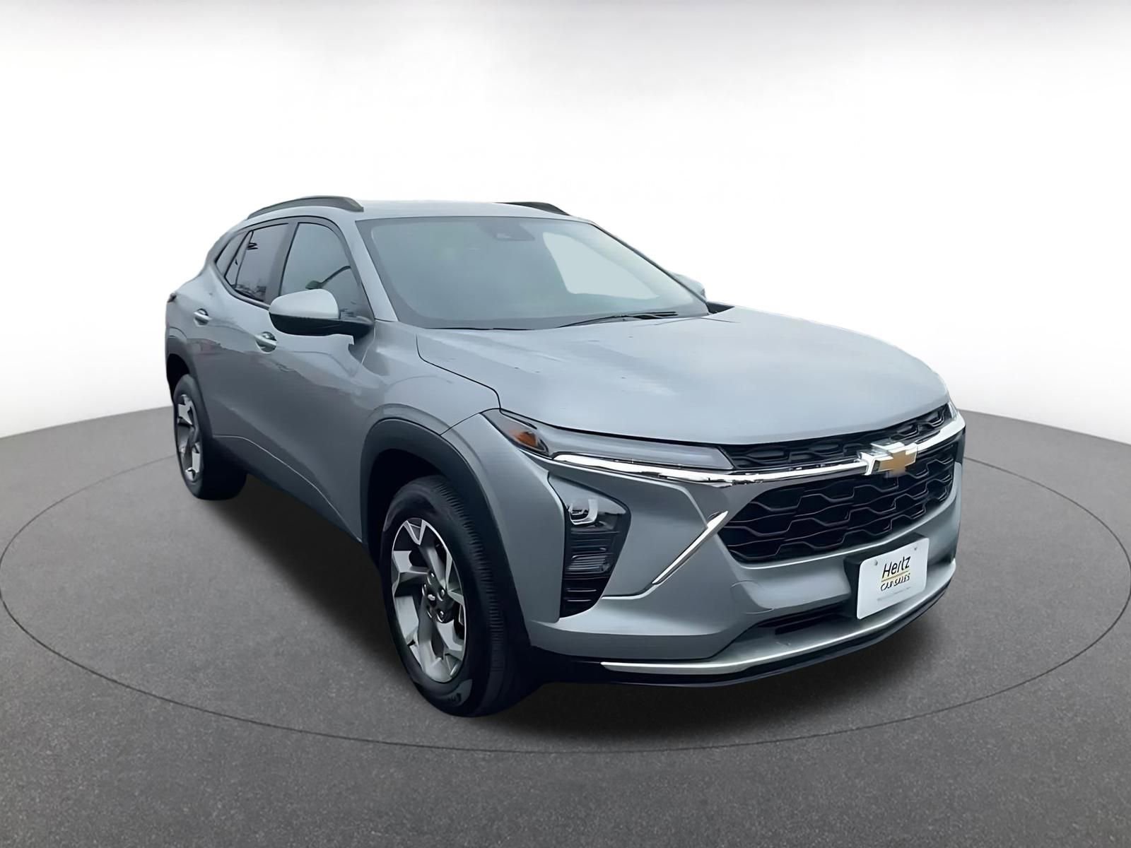 Used 2025 Chevrolet Trax LT image 3