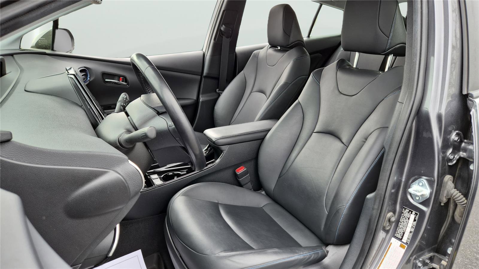 Used 2021 Toyota Prius Limited w/ Premium Convenience Package FWD image 10