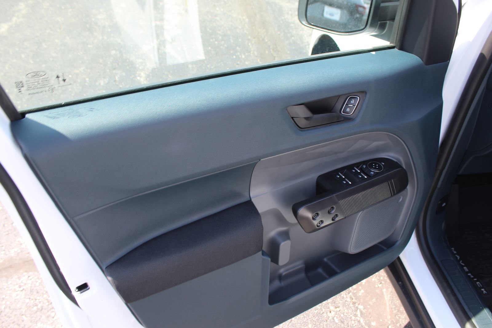 New 2025 Ford Maverick XL image 18