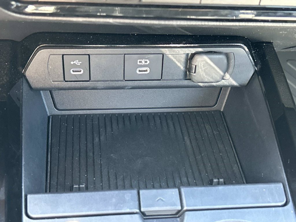 Used 2025 Toyota Prius XLE FWD image 39