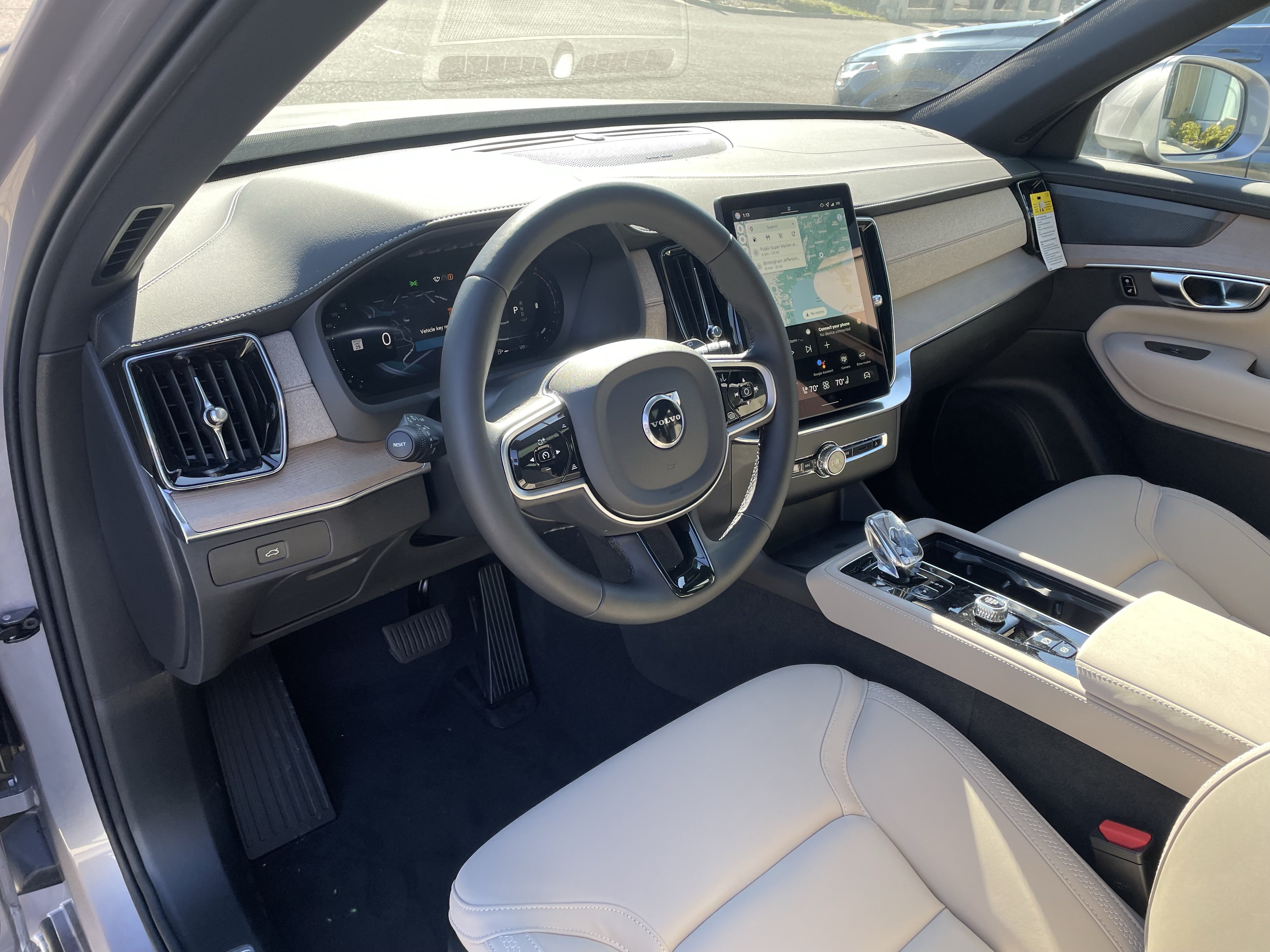 New 2026 Volvo XC90 T8 Plus w/ Protection Package Premier AWD/4WD image 35