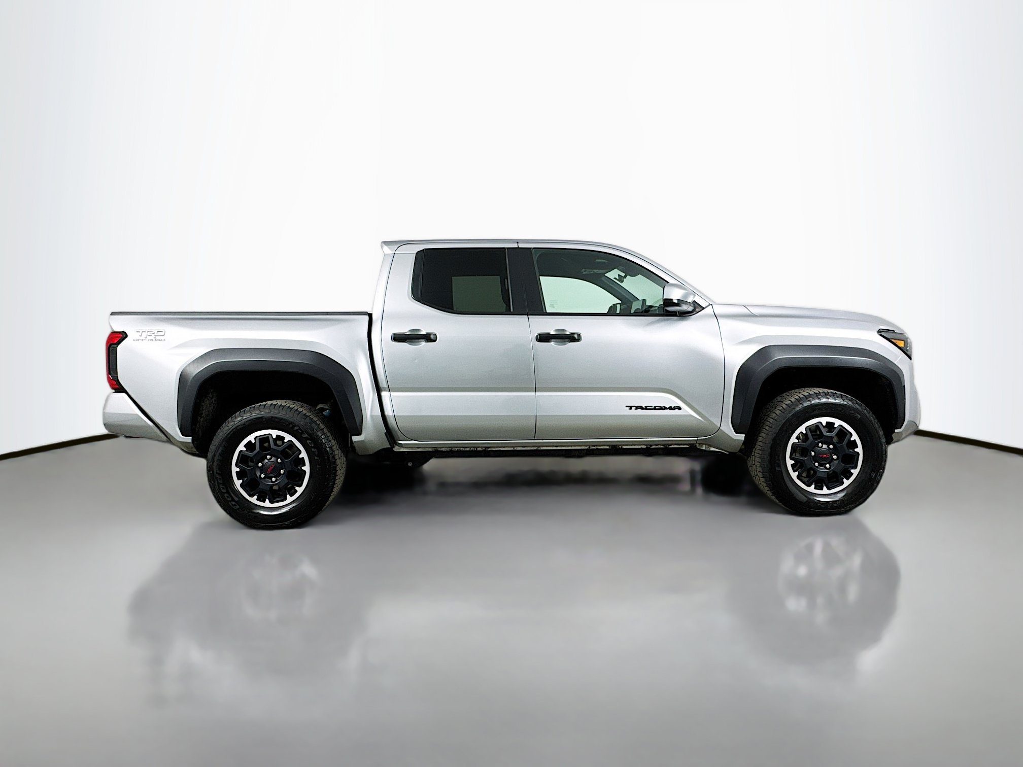 Certified 2025 Toyota Tacoma TRD Off-Road AWD/4WD image 8