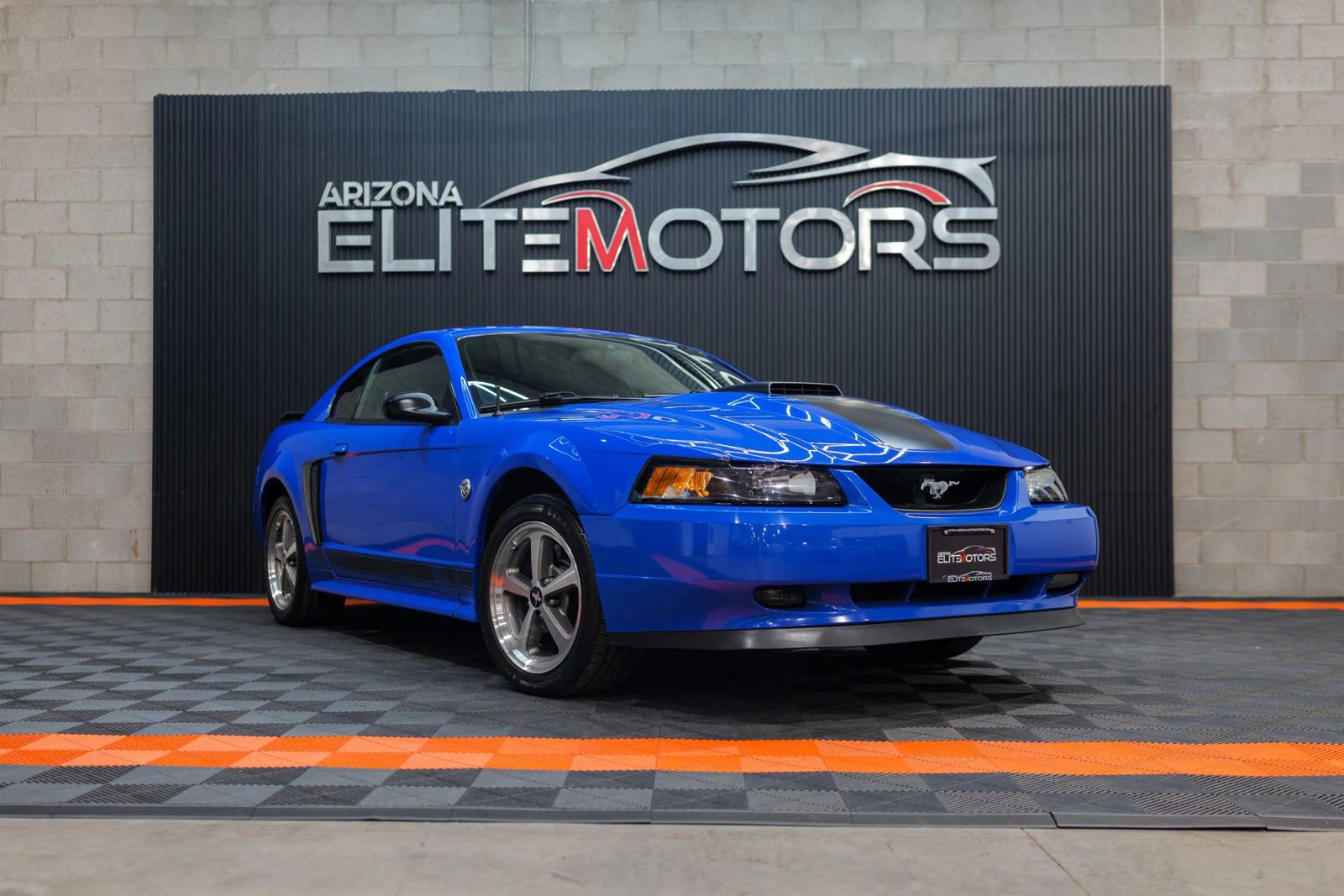 Used 2004 Ford Mustang Mach 1 RWD image 3