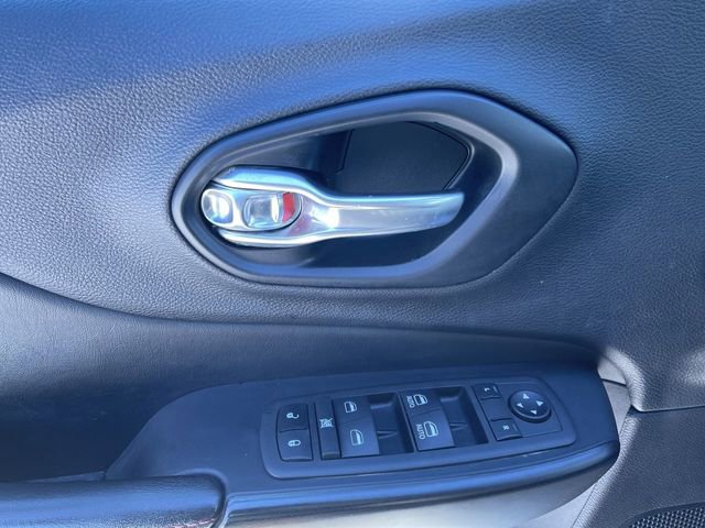 Used 2022 Jeep Cherokee Trailhawk w/ Trailer Tow Group image 23