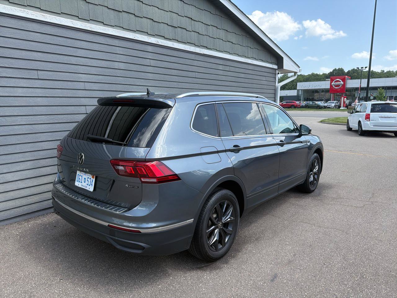 Used 2024 Volkswagen Tiguan SE AWD/4WD image 8