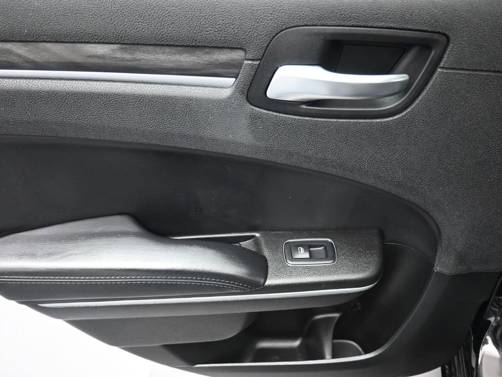 Used 2019 Chrysler 300 Touring w/ Sport Appearance Package image 30